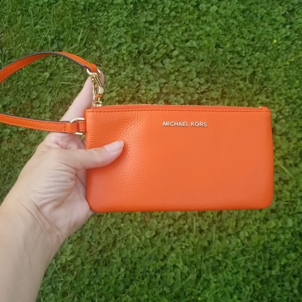 MICHAEL KORS ORANGE WRISTLET NWOT